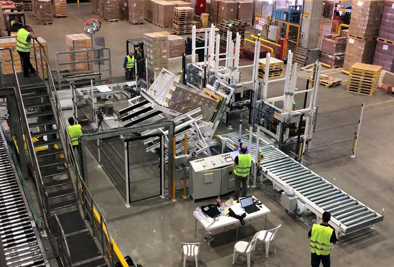 Automatic pallet exchanger system replacing wooden pallet with plastic pallet